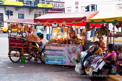 Plaza Grande on Sunday morning <a href=></a>